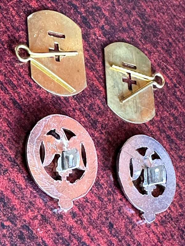 COLLAR BADGE PAIR OF THE ROYAL ANGLIAN REGT. (INF. REGT.) FORMED IN 1964-LUGS INTACT
