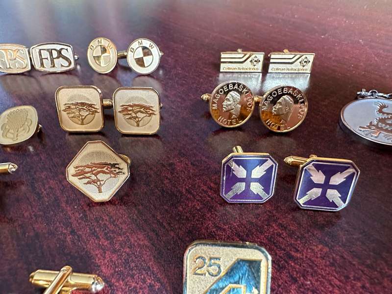 LARGE SELECTION OF CUFFLINKS AND OTHER BADGES-SOLD TOGETHER-ALL IN UNUSED CONDITION