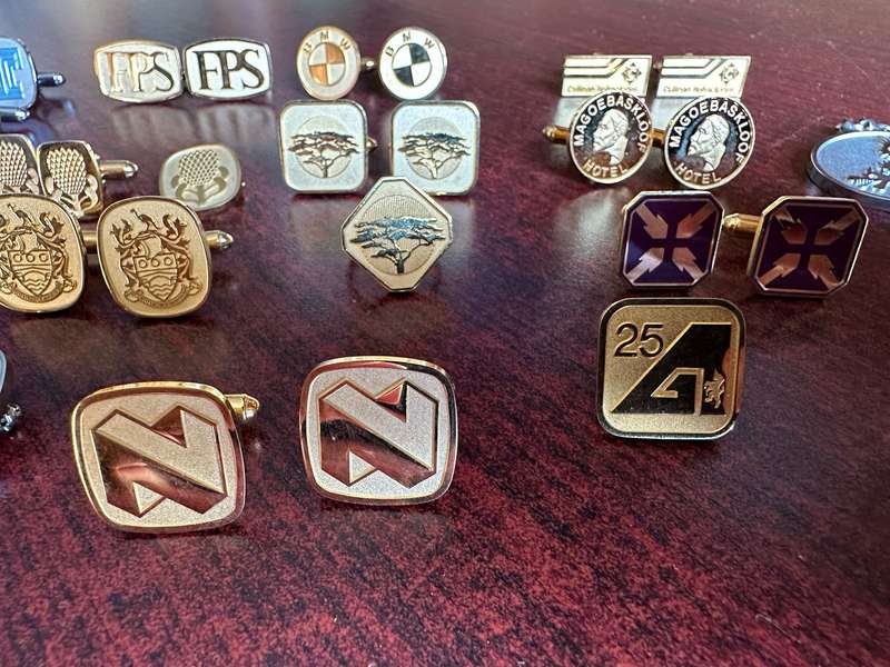 LARGE SELECTION OF CUFFLINKS AND OTHER BADGES-SOLD TOGETHER-ALL IN UNUSED CONDITION