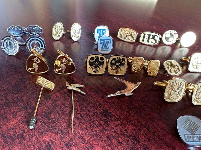 LARGE SELECTION OF CUFFLINKS AND OTHER BADGES-SOLD TOGETHER-ALL IN UNUSED CONDITION
