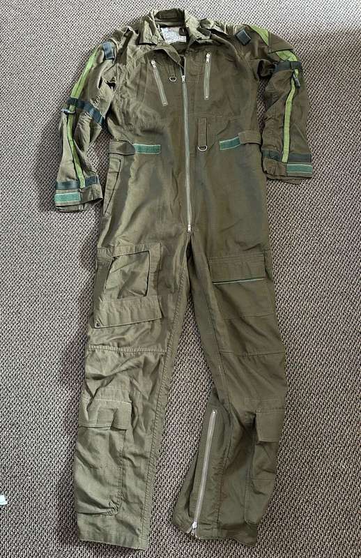 SAAF FLYING SUIT-LABELLED AND DATED 1988-SIZE RL 91-THIS OVERALL IS IN VERY GOOD CONDITION(ALMOST UN