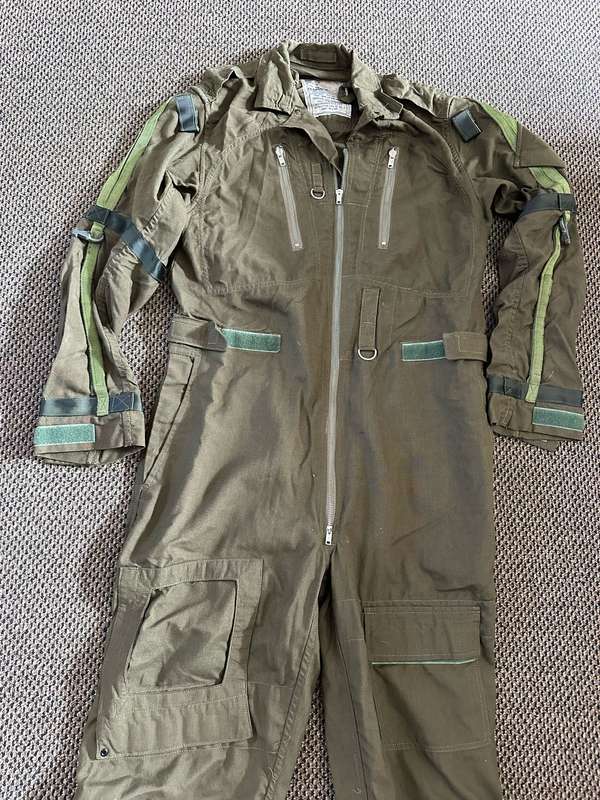 SAAF FLYING SUIT-LABELLED AND DATED 1988-SIZE RL 91-THIS OVERALL IS IN VERY GOOD CONDITION(ALMOST UN