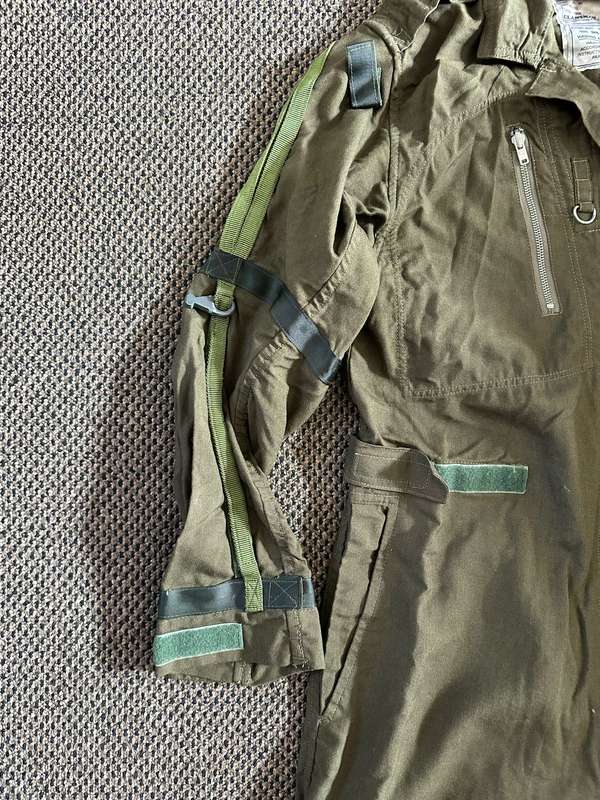 SAAF FLYING SUIT-LABELLED AND DATED 1988-SIZE RL 91-THIS OVERALL IS IN VERY GOOD CONDITION(ALMOST UN
