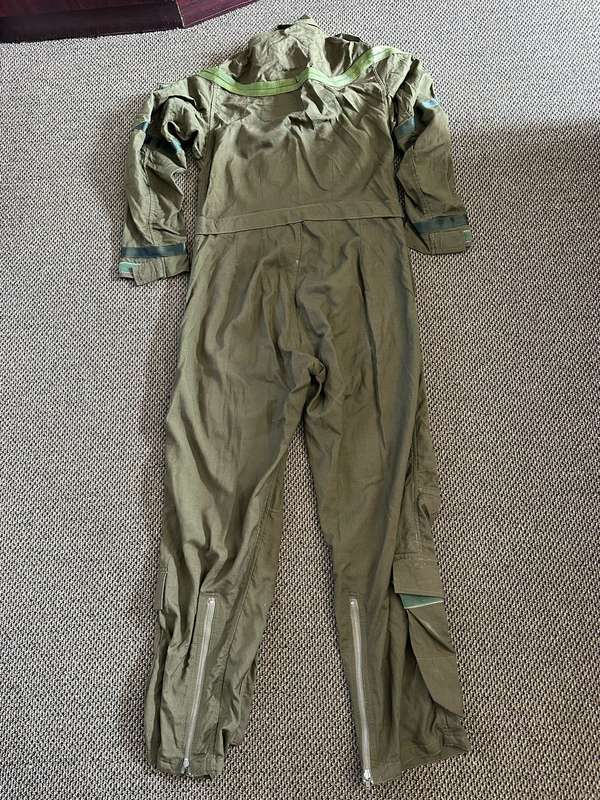 SAAF FLYING SUIT-LABELLED AND DATED 1988-SIZE RL 91-THIS OVERALL IS IN VERY GOOD CONDITION(ALMOST UN