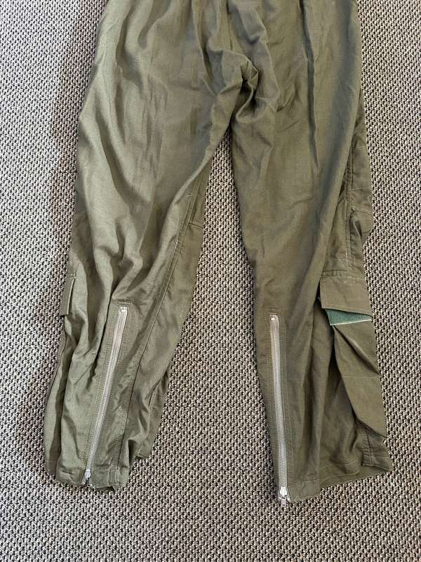 SAAF FLYING SUIT-LABELLED AND DATED 1988-SIZE RL 91-THIS OVERALL IS IN VERY GOOD CONDITION(ALMOST UN