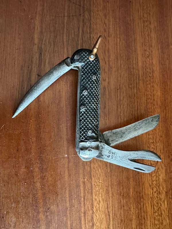 BRITISH JACK KNIFE WW2-DATED 1940 WITH 3 FUNCTIONS-OVERALL LENGTH WHEN OPEN 21,7CM