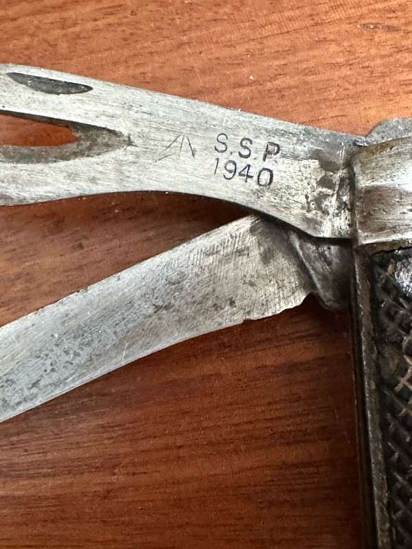 BRITISH JACK KNIFE WW2-DATED 1940 WITH 3 FUNCTIONS-OVERALL LENGTH WHEN OPEN 21,7CM