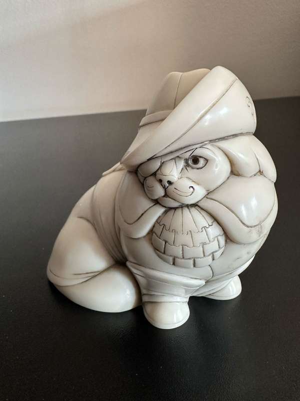 JOHN BICCARD,CRUSHED MARBLE-CAT D'ARTAGNAN 90 MM-GOOD CONDITION