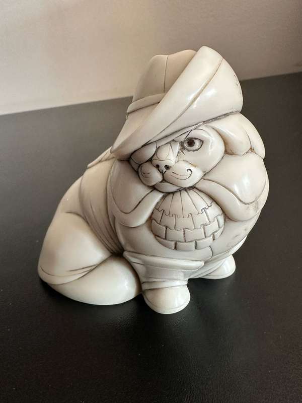JOHN BICCARD,CRUSHED MARBLE-CAT D'ARTAGNAN 90 MM-GOOD CONDITION