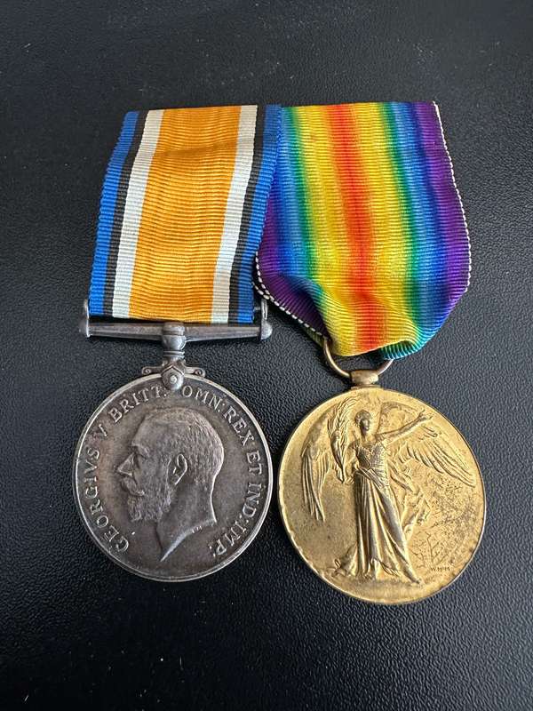 WW1 PAIR DUR LERVICK SASC MT WAR AND BILINGUAL VICTORY MEDAL INSCRIPTION ON MEDALS MT 1259 DUR LERVI
