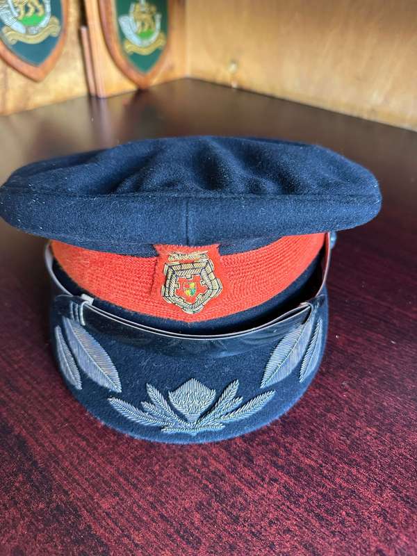 SADF SENIOR OFFICERS BLACK PEAK CAP FOR UNDRESS BLUES-GOOD CONDITION