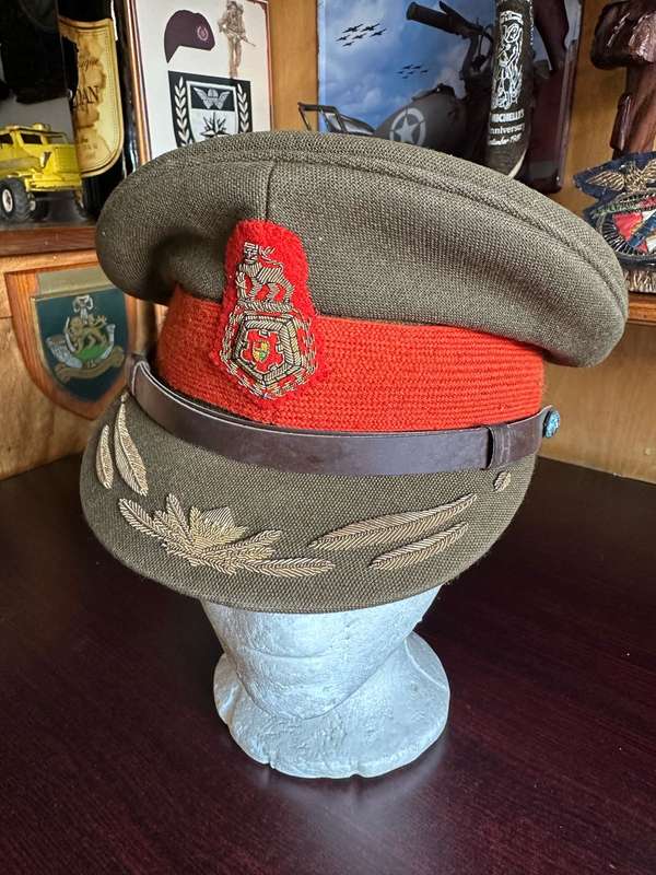 SADF SENIOR OFFICERS PEAK CAP STAFF QUALIFIED-GOOD CONDITION-SIZE 58