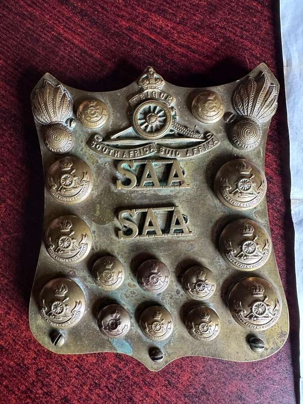 SA ARTILLERY BADGE,TITLES AND BUTTONS MOUNTED ON COPPER-MADE INTO A PLAQUE WITH A LETTER FROM THE FA