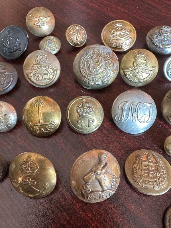 VINTAGE,MIXED LOT OF SA TUNIC BUTTONS