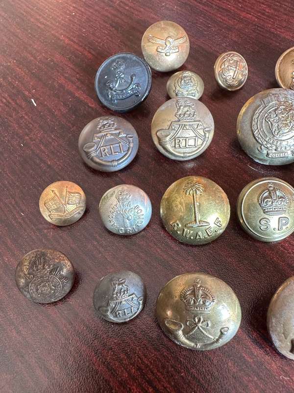 VINTAGE,MIXED LOT OF SA TUNIC BUTTONS