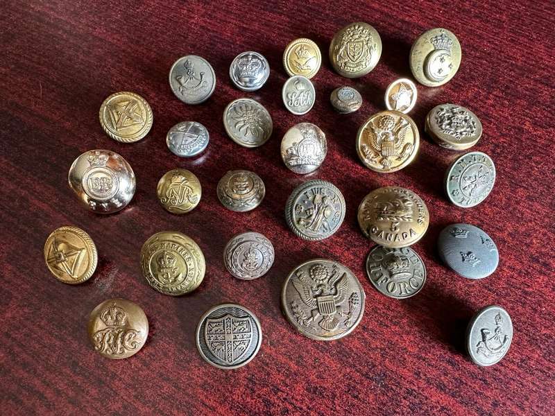 MIXED INTERNATIONAL-MILITARY TUNIC BUTTONS