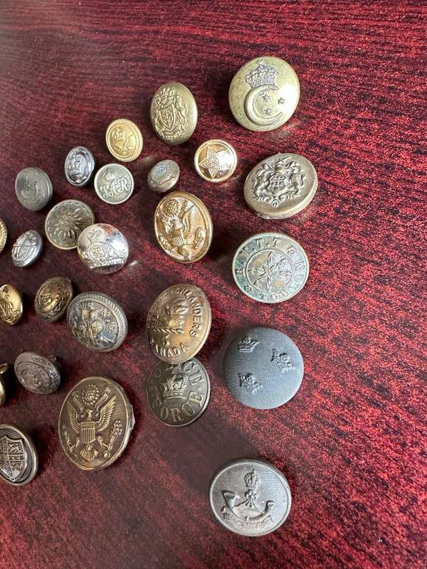 MIXED INTERNATIONAL-MILITARY TUNIC BUTTONS