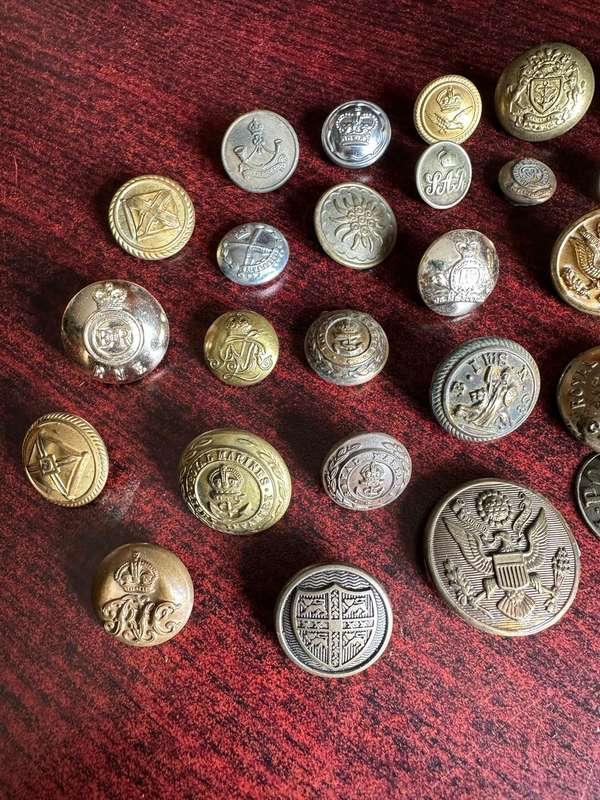 MIXED INTERNATIONAL-MILITARY TUNIC BUTTONS