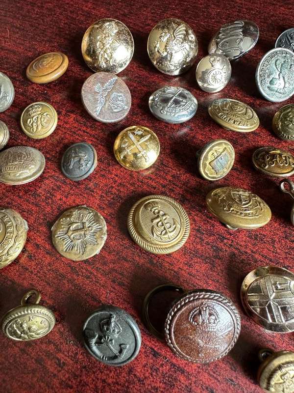 MIXED LOT -INTERNATIONAL MILITARY TUNIC BUTTONS