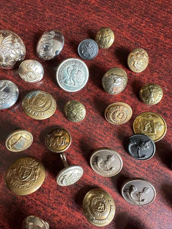 MIXED LOT -INTERNATIONAL MILITARY TUNIC BUTTONS