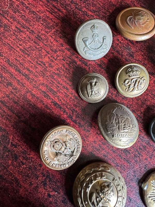 MIXED LOT -INTERNATIONAL MILITARY TUNIC BUTTONS