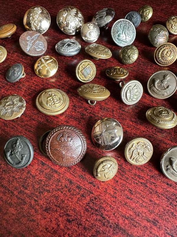 MIXED LOT -INTERNATIONAL MILITARY TUNIC BUTTONS