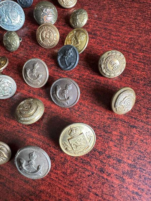 MIXED LOT -INTERNATIONAL MILITARY TUNIC BUTTONS