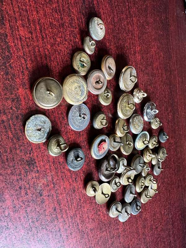 MIXED LOT -INTERNATIONAL MILITARY TUNIC BUTTONS
