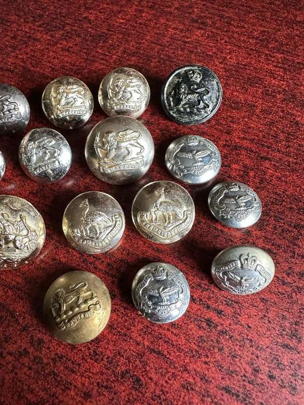 MIXED LOT OF RHODESIAN AND ZIMBABWE BUTTONS