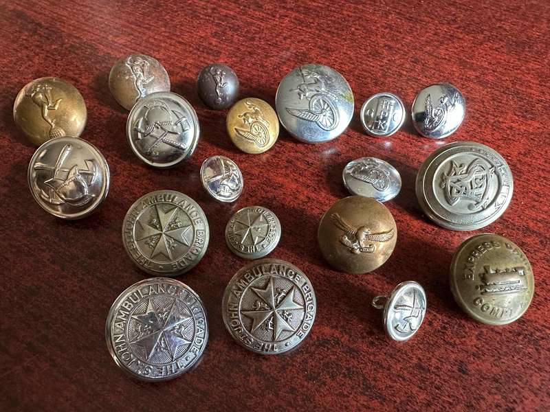 MIXED SA BUTTON LOT