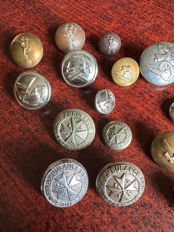 MIXED SA BUTTON LOT