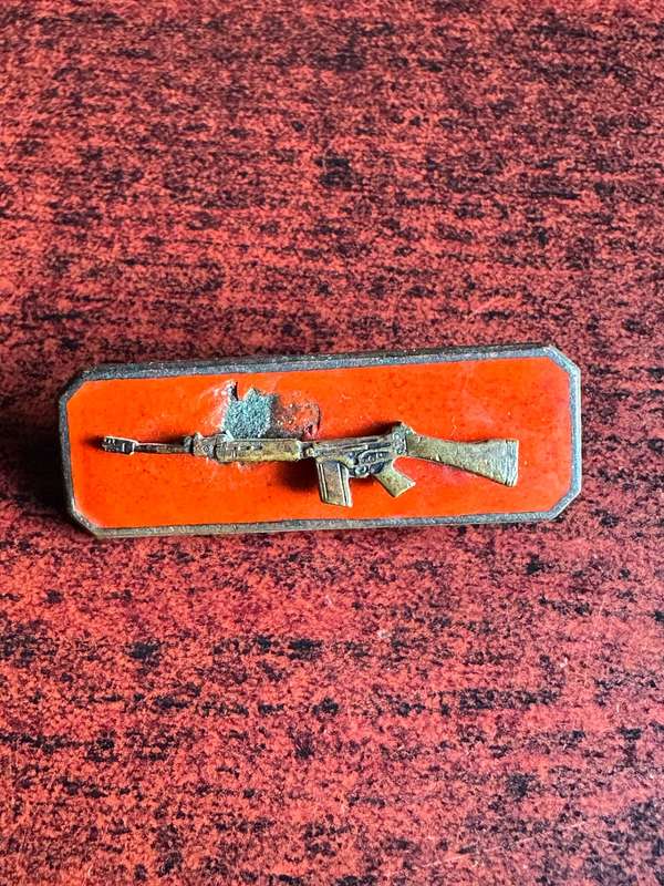ARMY MARKSMAN BADGE-BRONZE RIFLE ON ENAMEL BACKING- 2 PINS-DAMAGED