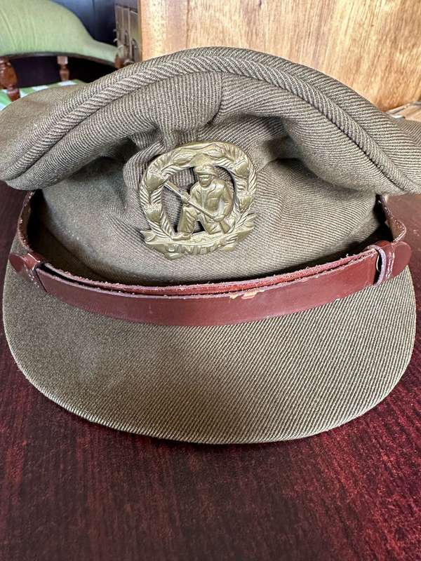 COMMANDOS PEAKED CAP WITH BRASS CAP BADGE-WORN 1963-1976-STILL GOOD CONDITION