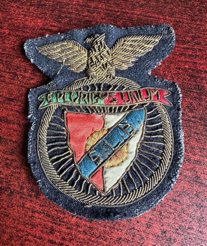 VINTAGE BADGE OF S.L BENFICA A FOOTBALL CLUB BASED IN LISBON PORTUGAL FOUNDED 1904
