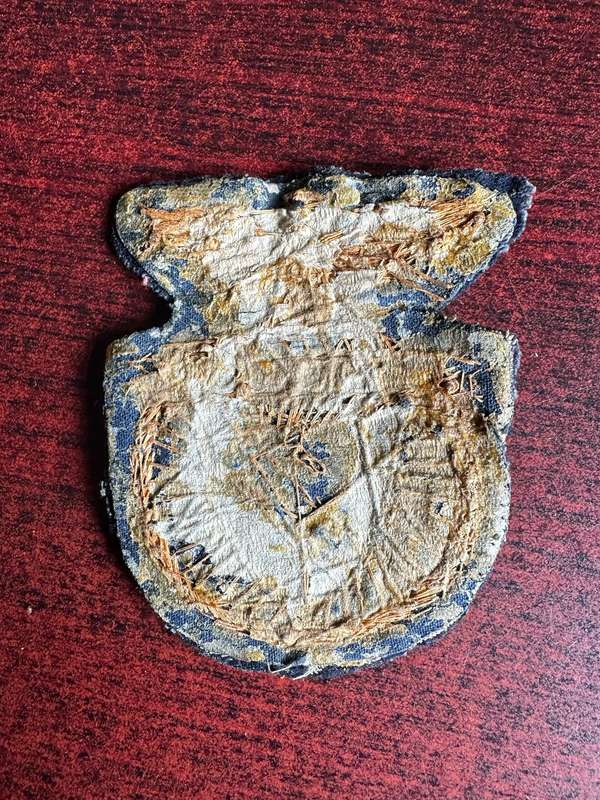 VINTAGE BADGE OF S.L BENFICA A FOOTBALL CLUB BASED IN LISBON PORTUGAL FOUNDED 1904