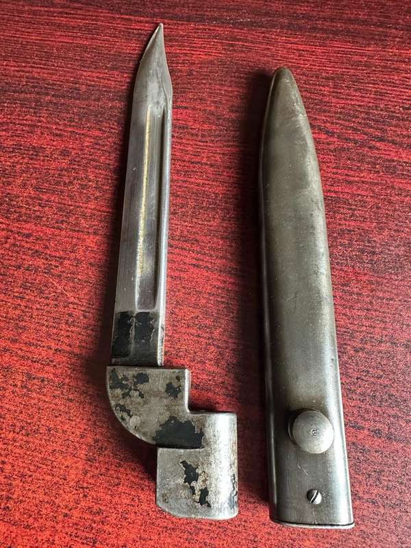 SADF NO 9 BAYONET FOR THE .303 RIFLE-DATED 1940-COMES WITH METAL SCABBARD