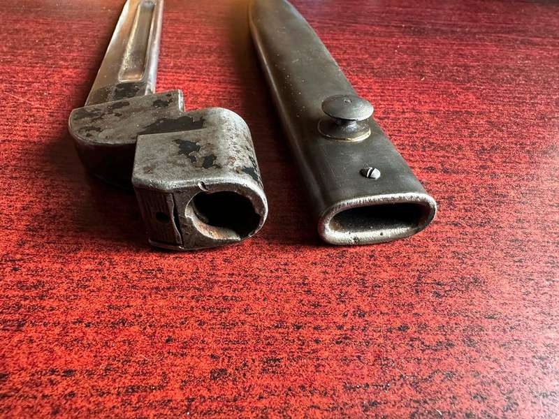 SADF NO 9 BAYONET FOR THE .303 RIFLE-DATED 1940-COMES WITH METAL SCABBARD
