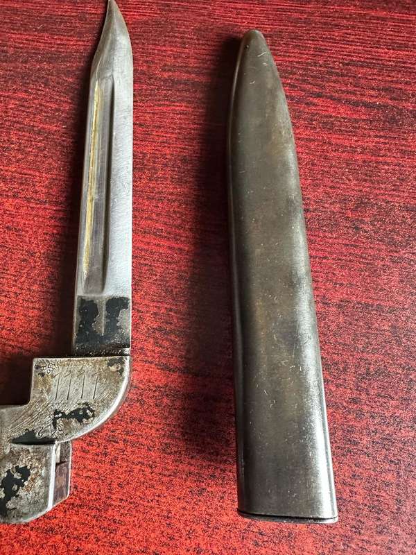 SADF NO 9 BAYONET FOR THE .303 RIFLE-DATED 1940-COMES WITH METAL SCABBARD