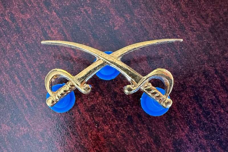 ASSISTANT PT INSTRUCTOR GILT METAL PROFICIENCY BADGE-3RD PATTERN- 3 PINS