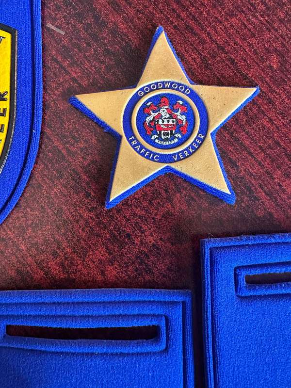 SELECTION OF TRAFFIC FLASHES AND BADGE- 5 IN TOTAL