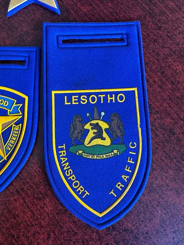 SELECTION OF TRAFFIC FLASHES AND BADGE- 5 IN TOTAL