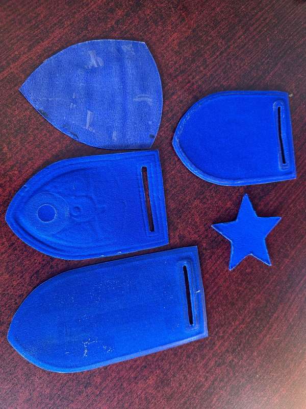 SELECTION OF TRAFFIC FLASHES AND BADGE- 5 IN TOTAL