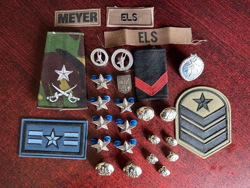 MIXED MILITARY LOT
