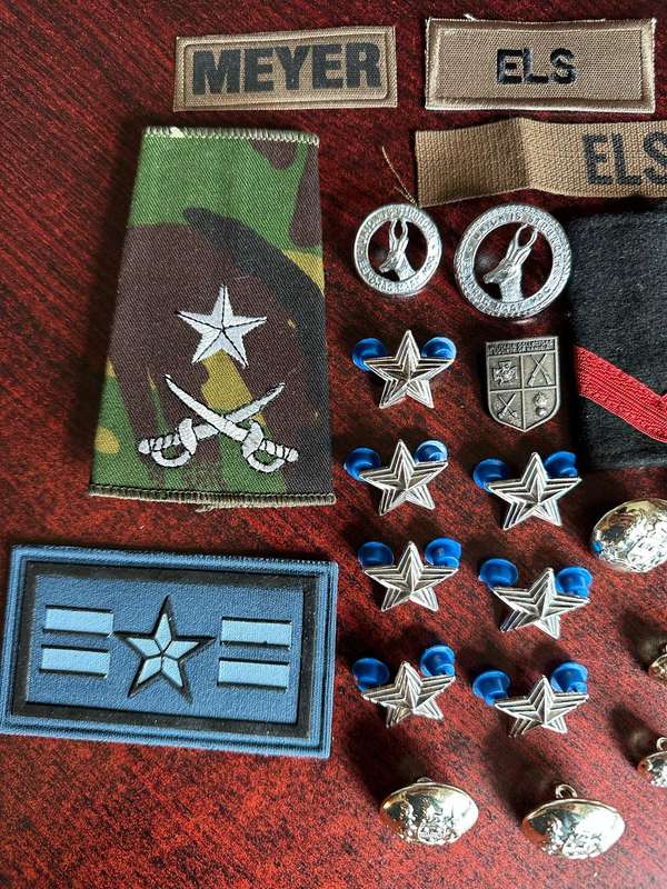 MIXED MILITARY LOT