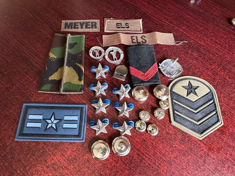 MIXED MILITARY LOT