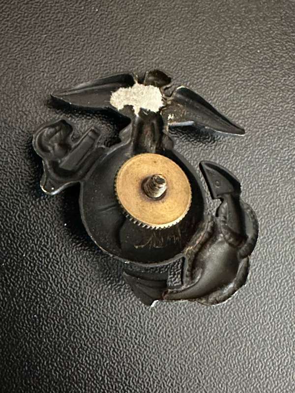 US MARINE CORPS (VIETNAM) METAL CAP BADGE