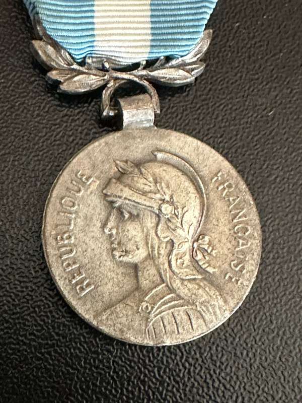FRENCH COLONIAL MEDAL WITH BAR FOR FOREIGN LEGION IN INDO CHINA