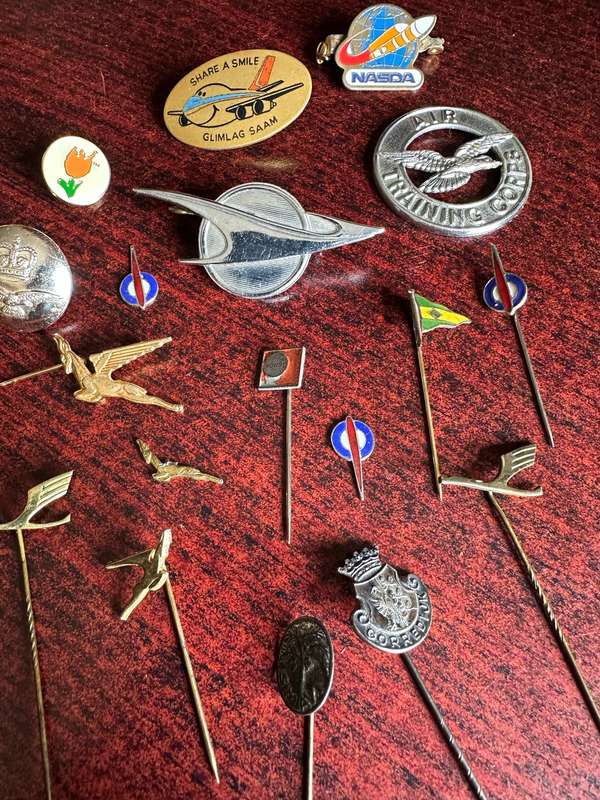 MIXED AIRFORCE AND AIRWAYS BADGES