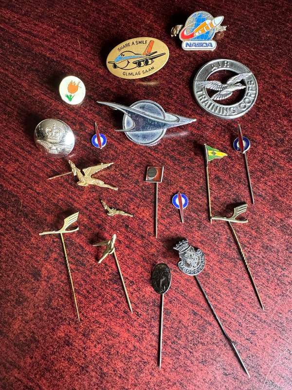 MIXED AIRFORCE AND AIRWAYS BADGES