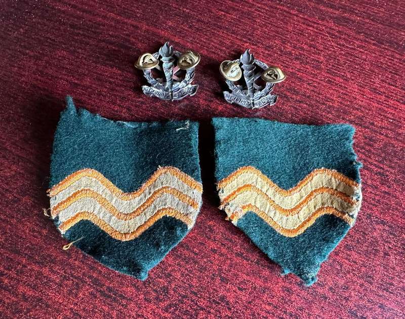 REGIMENT BLOEMSPRUIT,VERY SCARCE SHOULDER FLASH-SOLD WITH COLLAR BADGE PAIR-WORN FROM 1966